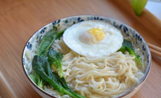 “英亚官方网站”
1碗鸡蛋面 测出家庭的3种品级 第一级 毁了孩子怙恃却不自知(图4)