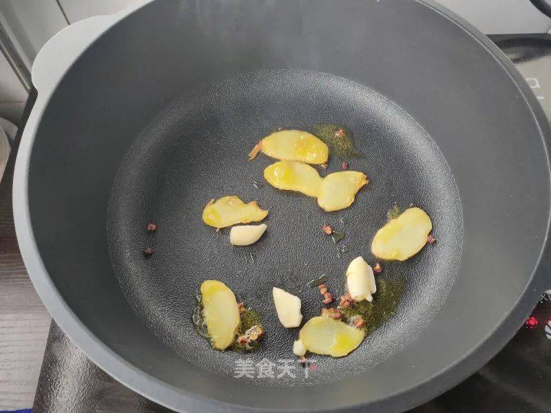 【英亚官方网站】
宋敏私房馆丨香菇最过瘾的服法 太鲜味了！速度get！(图5)